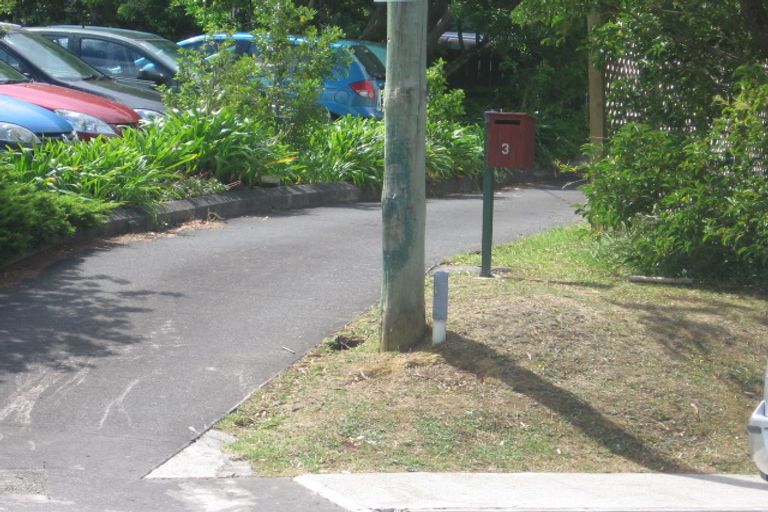 Photo of property in 2/5 Forrest Road, Milford, Auckland, 0620