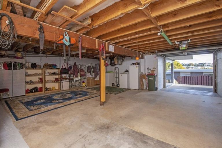 Photo of property in 2/86 Takutai Avenue, Half Moon Bay, Auckland, 2012