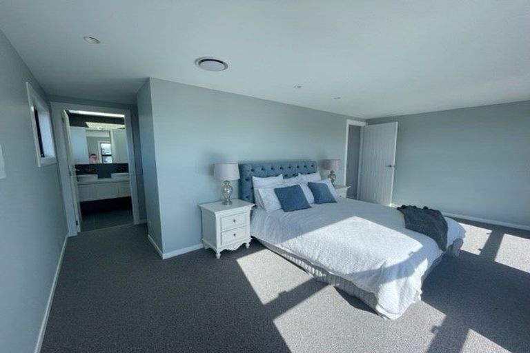 Photo of property in 14 Rotorua Grove, Aotea, Porirua, 5024