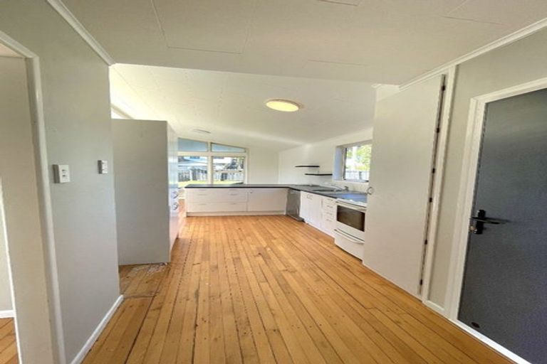 Photo of property in 22 Simons Street, Moturoa, New Plymouth, 4310