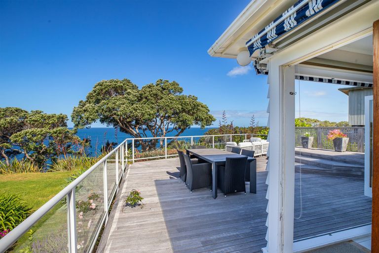 Photo of property in 1 Penguin Street, Leigh, 0985