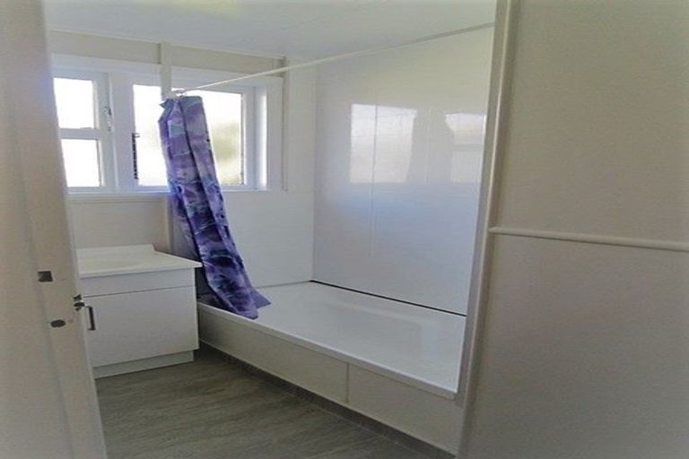 Photo of property in 4 Douglas Crescent, Fairfield, Hamilton, 3214