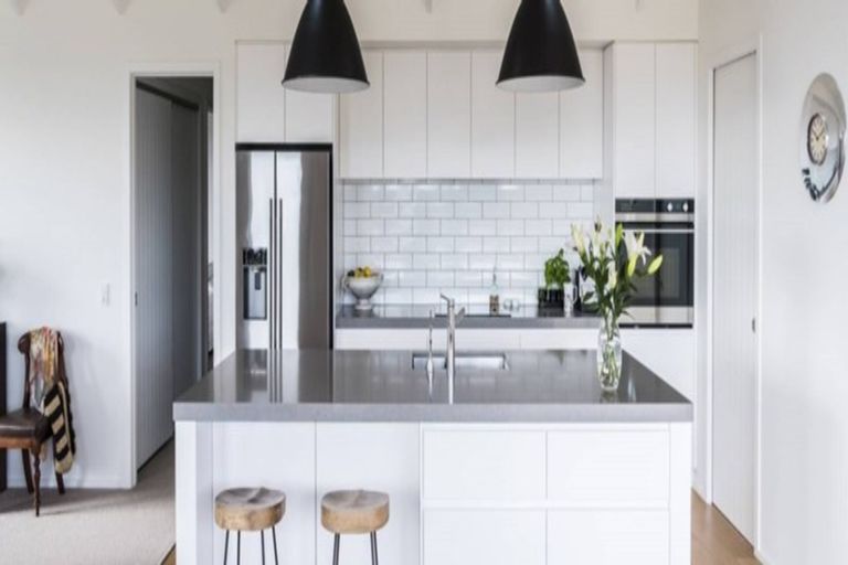 Photo of property in 16 Vogwill Road, Kumeu, 0810