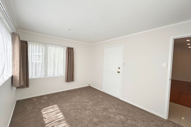 Photo of property in 21 Shanaway Rise, Hillcrest, Auckland, 0627