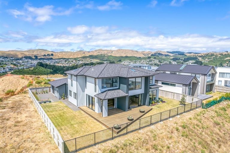 Photo of property in 4 Rotorua Grove, Aotea, Porirua, 5024