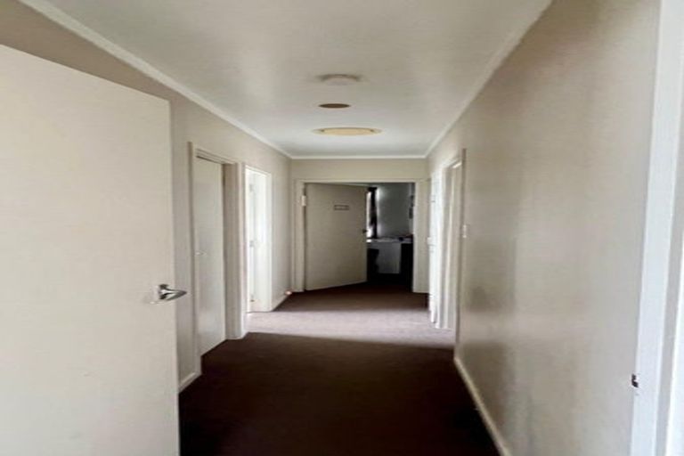 Photo of property in 32 Sunvue Road, Glen Eden, Auckland, 0602