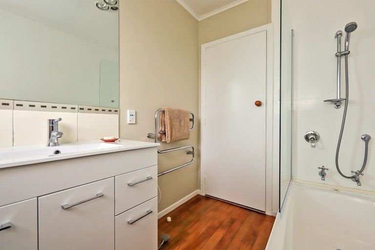 Photo of property in 34 Warwick Crescent, Taradale, Napier, 4112