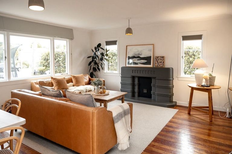 Photo of property in 77 Queen Street, Northcote Point, Auckland, 0627