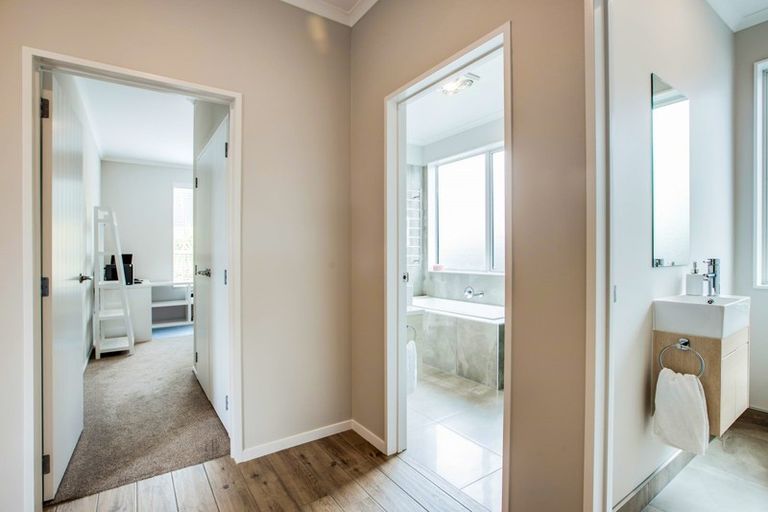 Photo of property in 15 Remana Crescent, Huapai, Kumeu, 0810