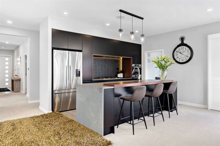 Photo of property in 37 Nobilo Road, Kumeu, 0810