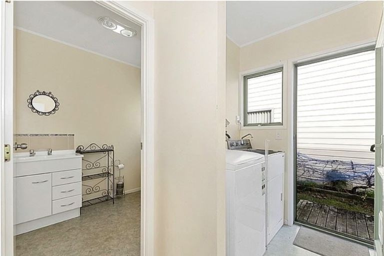 Photo of property in 124 One Tree Point Road, One Tree Point, 0118