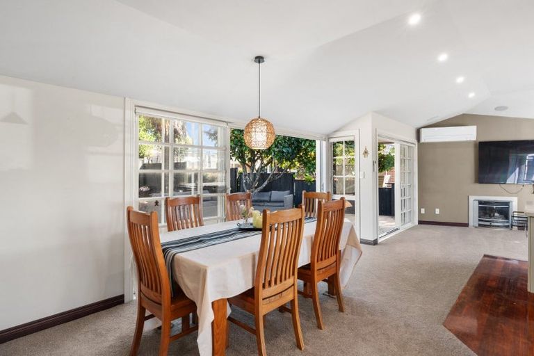 Photo of property in 8 Kerry Dell, Cockle Bay, Auckland, 2014