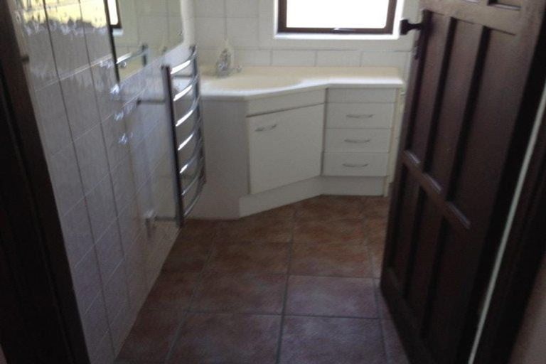 Photo of property in 1072 Great North Road, Point Chevalier, Auckland, 1022