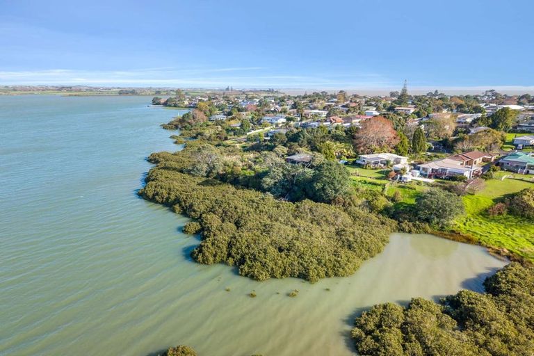 Photo of property in 14 Lucas Place, Weymouth, Auckland, 2103