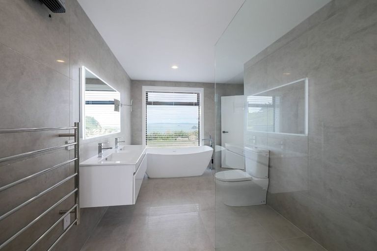 Photo of property in 49 Highgrove, Saint Clair, Dunedin, 9012