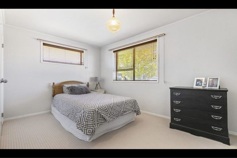 Photo of property in 19 Gwenand Place, Botany Downs, Auckland, 2010