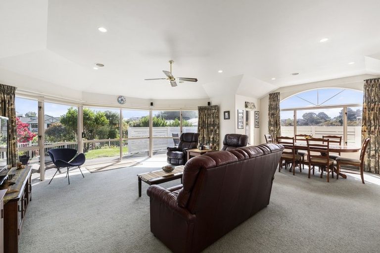 Photo of property in 16 Harry Shaw Way, Raumati South, Paraparaumu, 5032