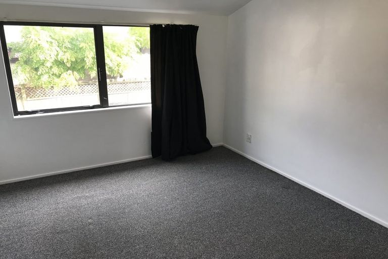 Photo of property in 4/35 Fields Parade, Oteha, Auckland, 0632
