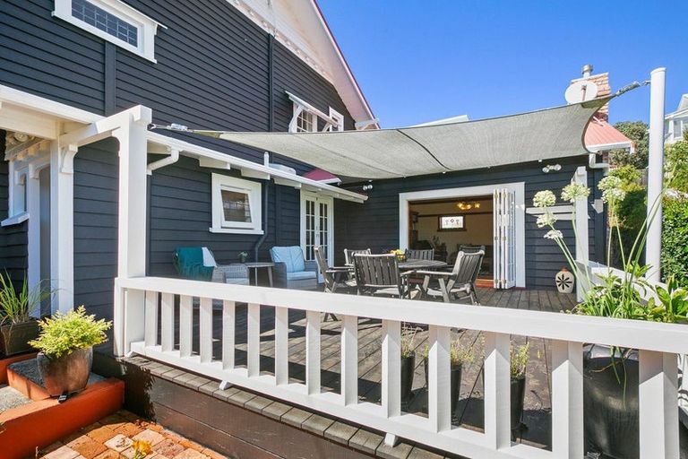 Photo of property in 124 Pendarves Street, New Plymouth, 4312