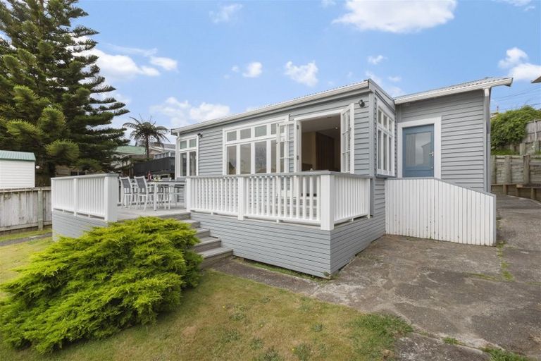 Photo of property in 102 Wexford Road, Miramar, Wellington, 6022