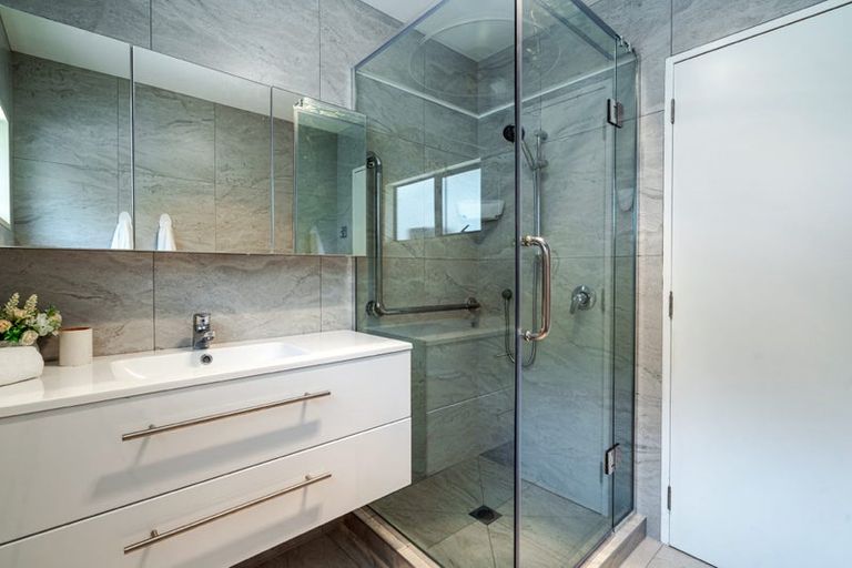 Photo of property in 1/13 Woodlands Crescent, Browns Bay, Auckland, 0630