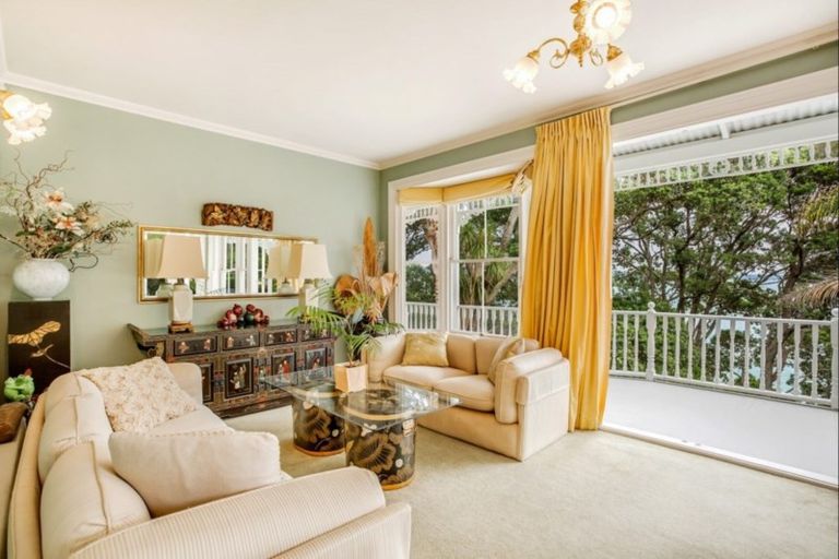 Photo of property in 36 Queen Street, Northcote Point, Auckland, 0627