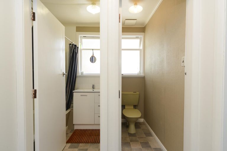 Photo of property in 24 Manchester Street, Takaro, Palmerston North, 4412