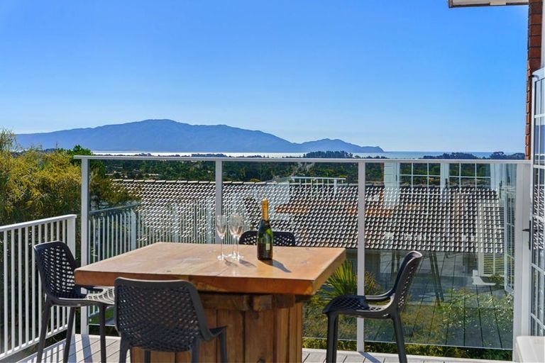 Photo of property in 105 Winara Avenue, Waikanae, 5036