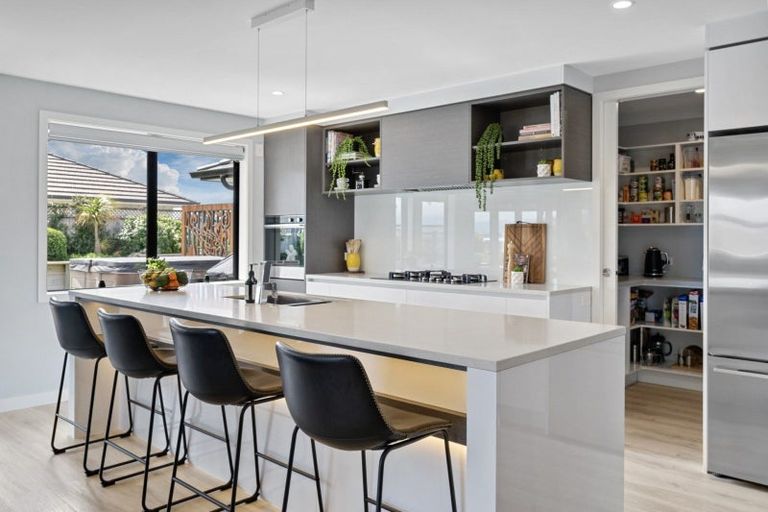 Photo of property in 2 Olive Close, Omokoroa, 3114