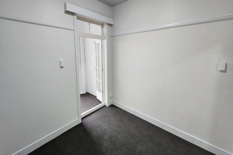 Photo of property in Devonport Apartments, 25/127 Saint Aubyn Street, New Plymouth, 4310