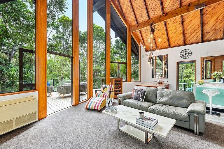 Photo of property in 93 Brick Bay Drive, Sandspit, Warkworth, 0982