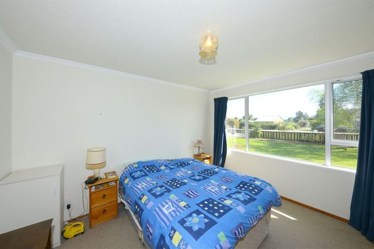 Photo of property in 40 High Street, Hawarden, 7385