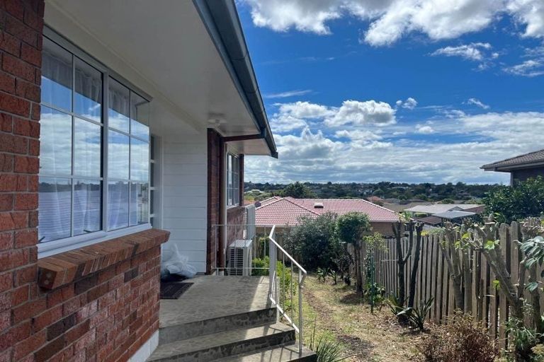 Photo of property in 2/15 Summermist Drive, Northpark, Auckland, 2013