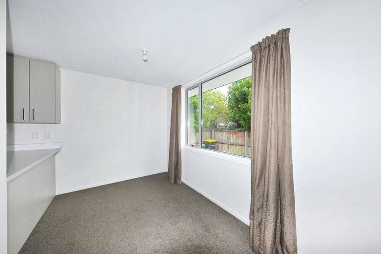 Photo of property in 2/73 Royal Park Drive, Parklands, Christchurch, 8083