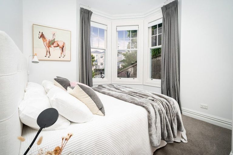 Photo of property in 60 Hawker Street, Mount Victoria, Wellington, 6011