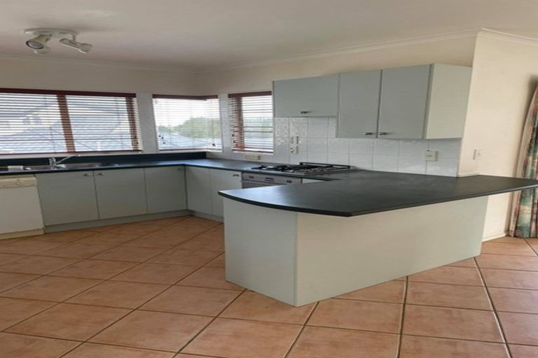 Photo of property in 51 James Evans Drive, Northcote, Auckland, 0627