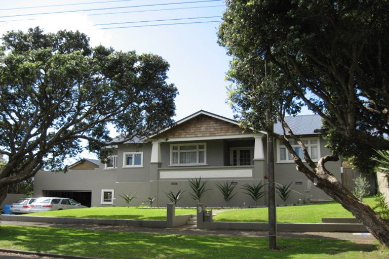 Photo of property in 9 Ronald Street, Strandon, New Plymouth, 4312