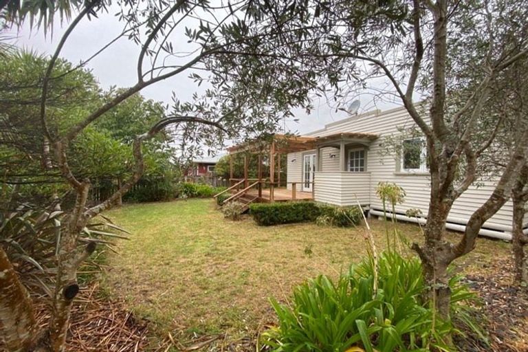 Photo of property in 98 Queens Road, Waikanae Beach, Waikanae, 5036