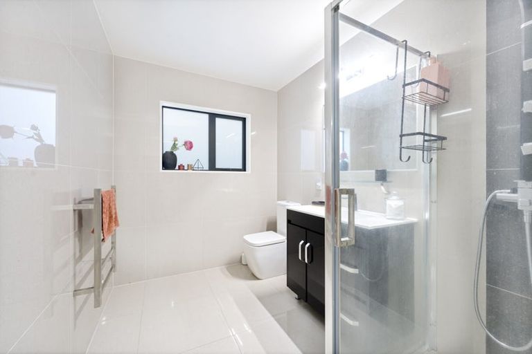 Photo of property in 5 Dhaka Lane, Ranui, Auckland, 0612