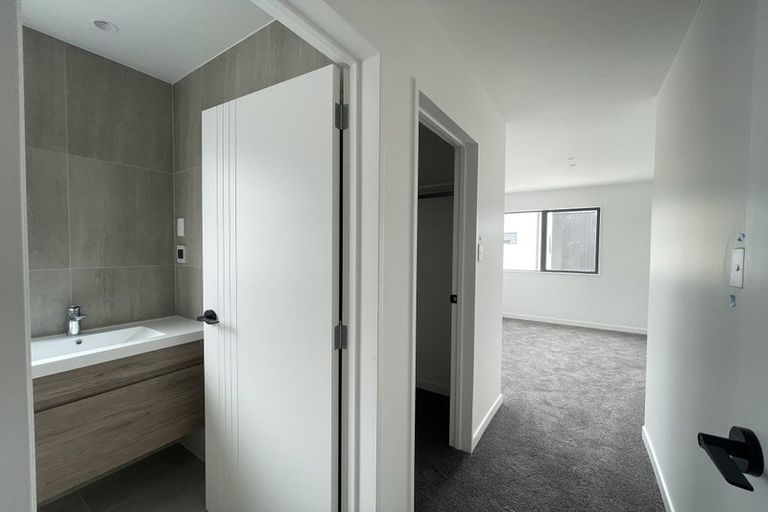 Photo of property in 40d Evelyn Place, Hillcrest, Auckland, 0627