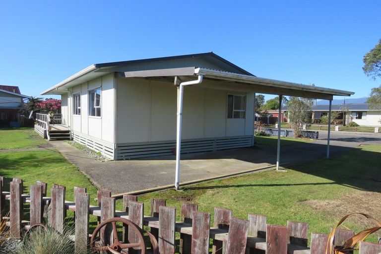 Photo of property in 15 Martin Place, Carters Beach, Westport, 7825
