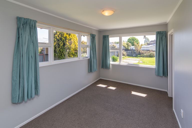 Photo of property in 31 Wainoni Road, Wainoni, Christchurch, 8061