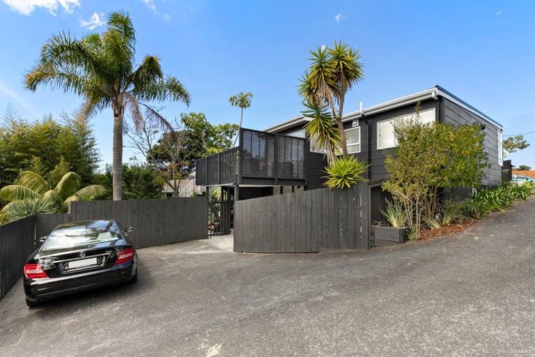 Photo of property in 1/111 Arran Road, Browns Bay, Auckland, 0630