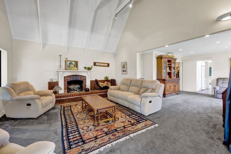 Photo of property in 48 Kairau Road West, Sentry Hill, New Plymouth, 4373