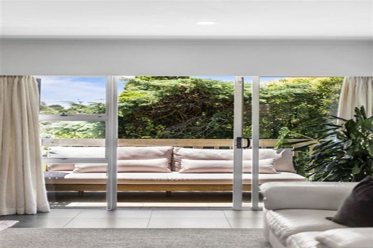 Photo of property in 3/9 Roberts Avenue, Bayswater, Auckland, 0622