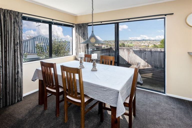 Photo of property in 1/48 Sandgate Avenue, Botany Downs, Auckland, 2010