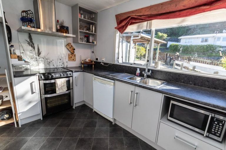 Photo of property in 1 Tiroiti Grove, Stokes Valley, Lower Hutt, 5019