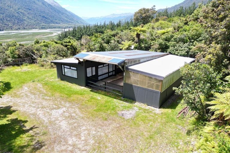 Photo of property in 4730 Otira Highway, Jacksons, Inchbonnie, 7875
