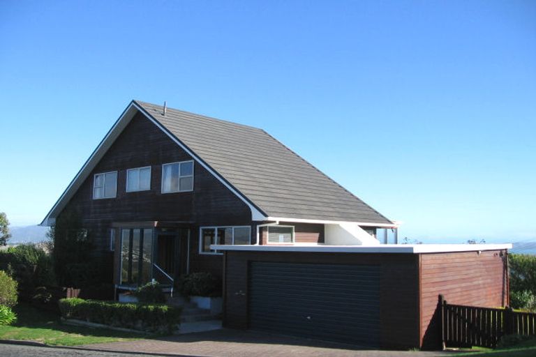 Photo of property in 11 The Track, Plimmerton, Porirua, 5026