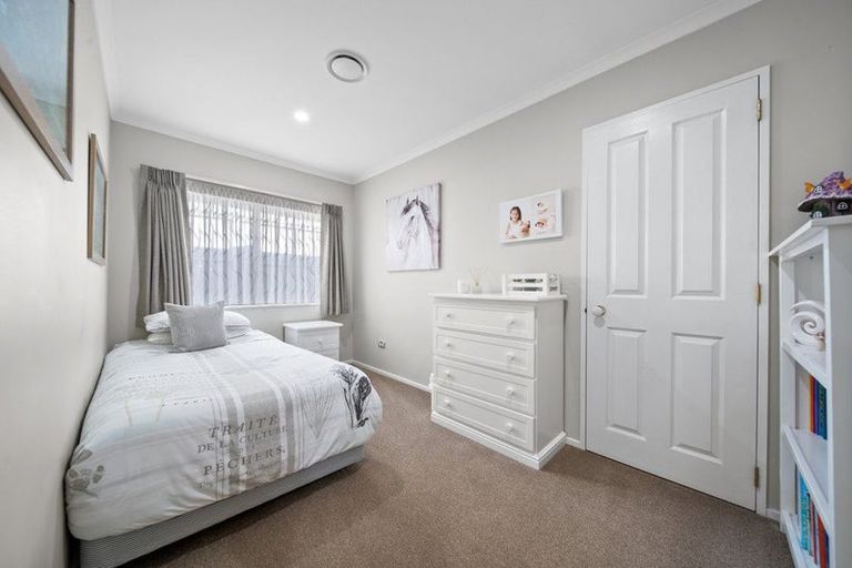 Photo of property in 17 Flora Place, Wattle Downs, Auckland, 2103